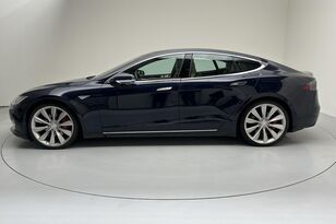 سيارة سيدان Tesla Model S