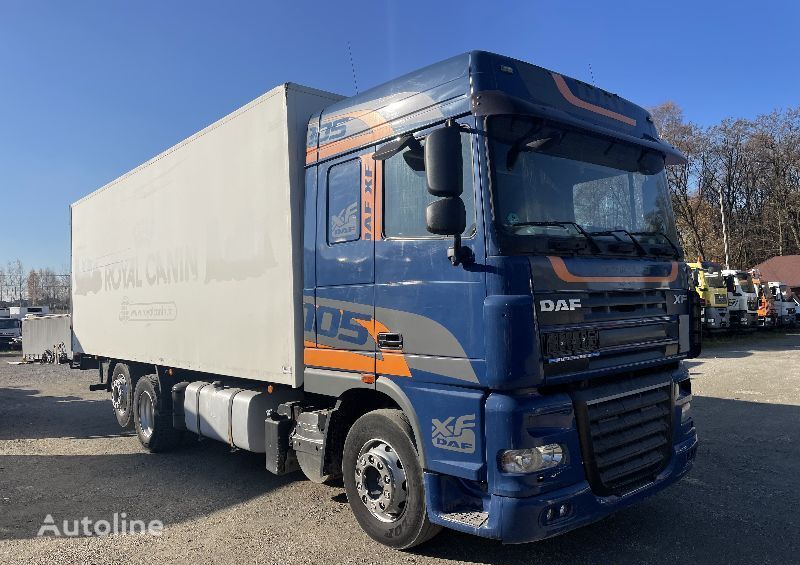 شاحنة مقفلة DAF 105XF410