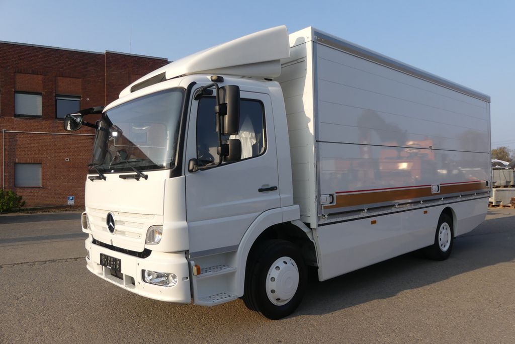 شاحنة مقفلة Mercedes-Benz Atego 1218