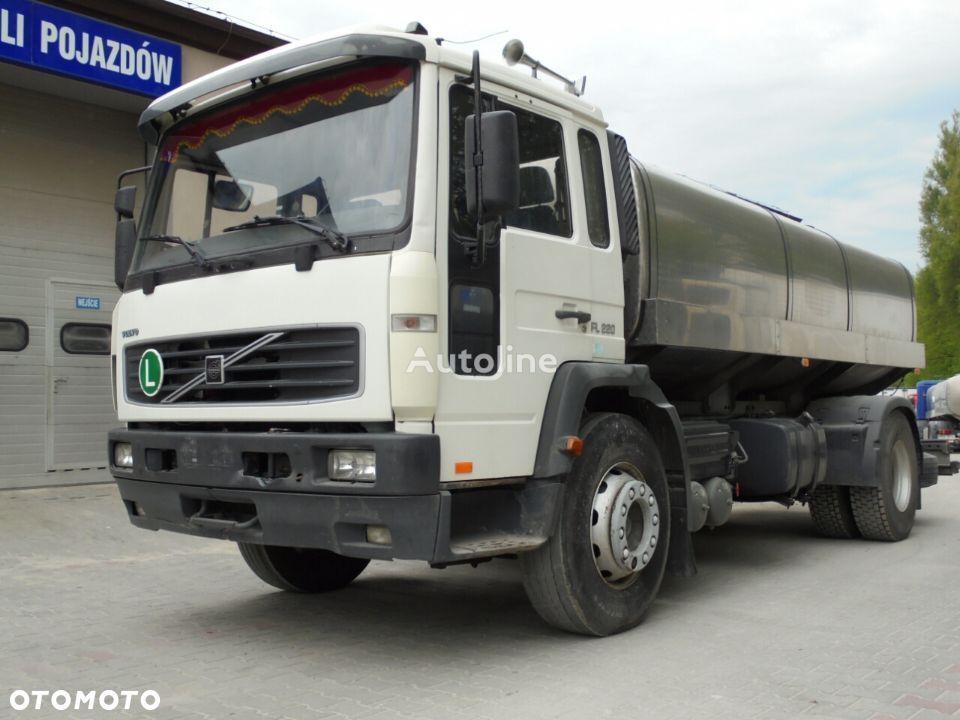 شاحنة نقل الألبان Volvo FL220