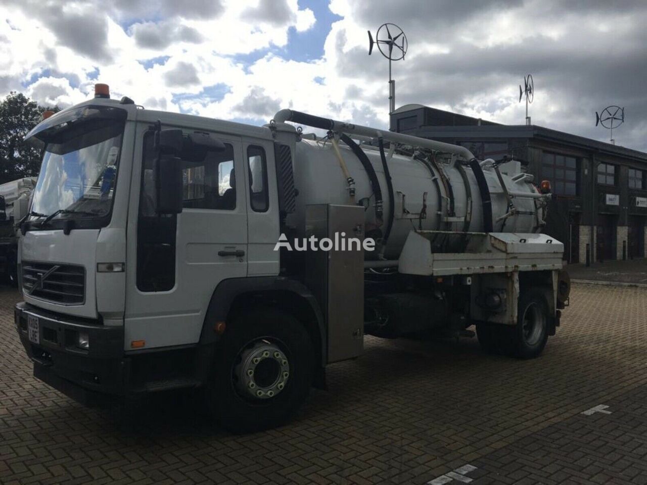 شاحنة تنظيف شبكات مياه الأمطار Volvo FL6.18