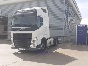 السيارات القاطرة Volvo FH